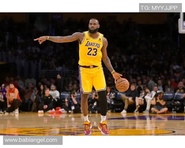 詹姆斯队长带领足球明星们共创辉煌赛季的传奇故事