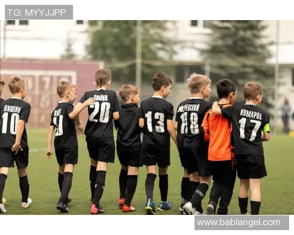 足球明星背后的奋斗与荣耀让我们重新思考梦想与坚持的意义